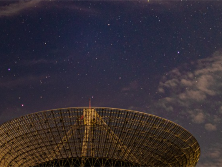 NTP 服务器如何应对时间跳跃和时间漂移？